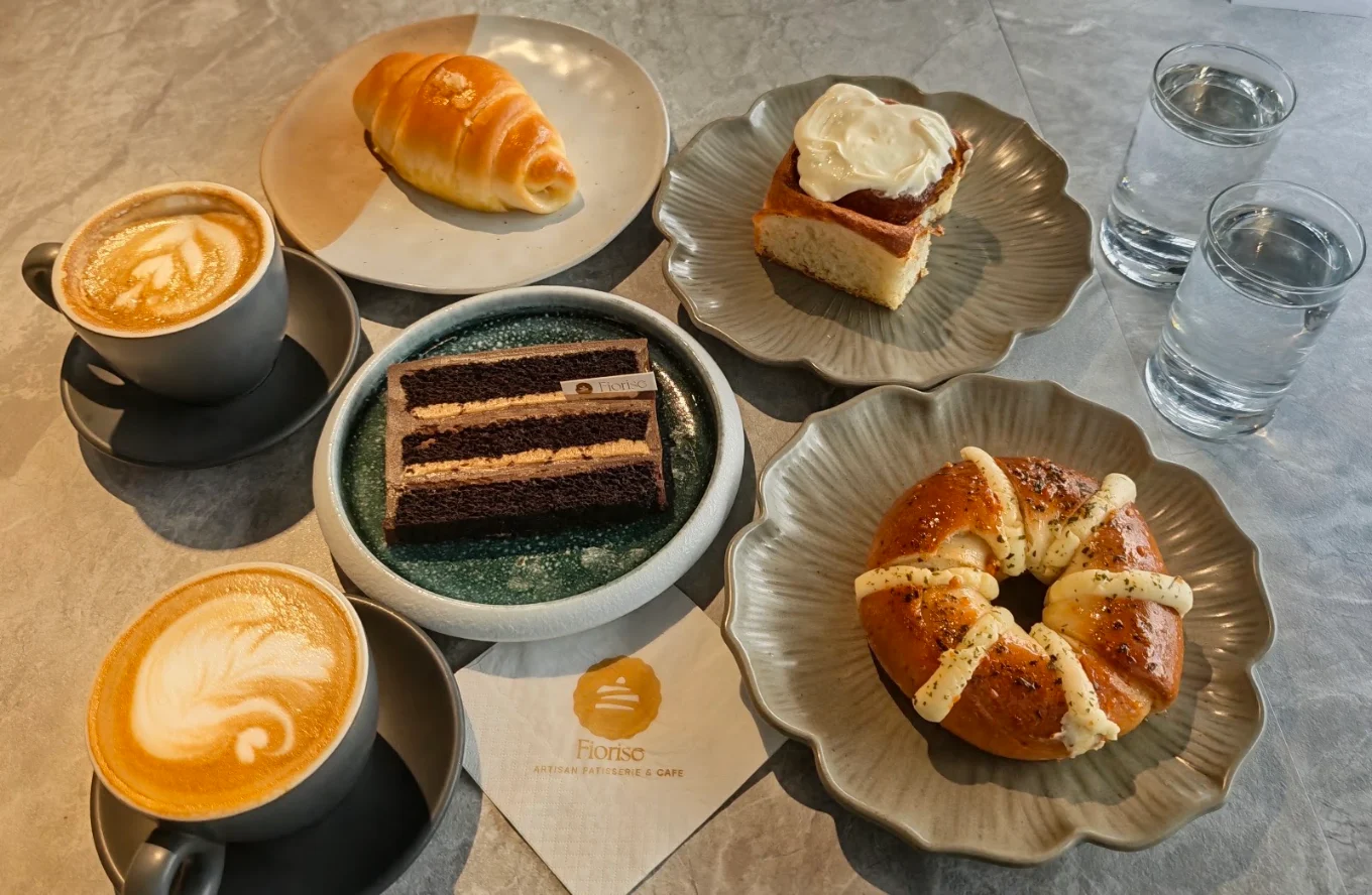 Two coffees with Fiorise pastries